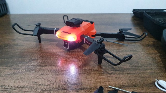 Drone Com 2 Câmeras Filma em Tempo Real + Acessórios e Maleta