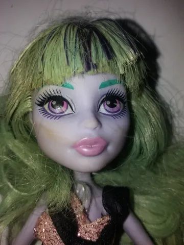 boneca antiga doll de colecao monster high da mattel com roupa e bota - Foto 2