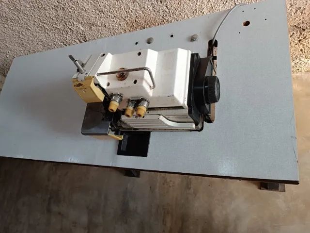 Maquina overloque industrial sem o motor - Foto 2