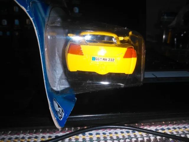 Miniatura Carro 2001 Opel Speedster - Maisto Escala 1:35 - Foto 3