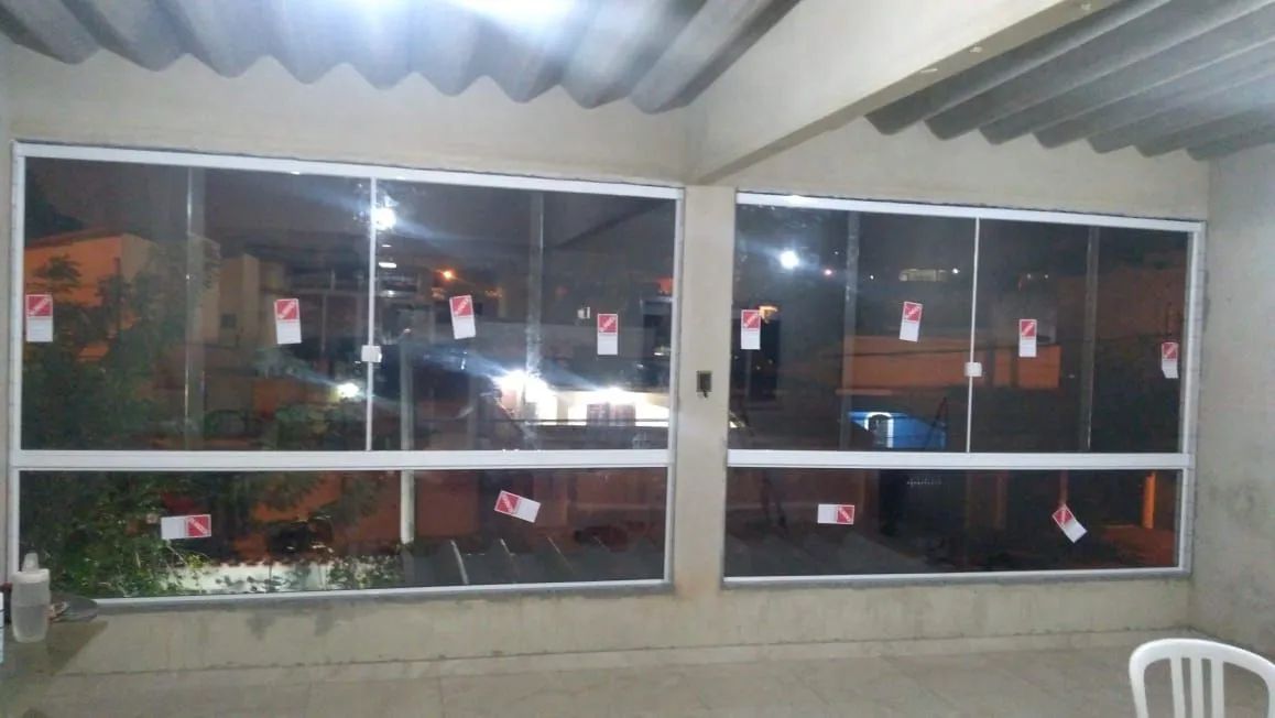 Porta Pivotante/ Correr / Janelas Blindex - Foto 4