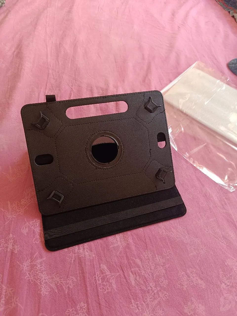 Capa para Tablet com suporte giratório  - Foto 3