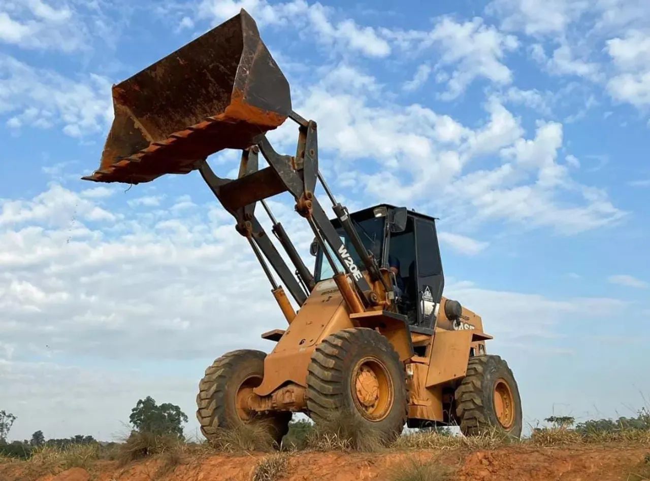Pá Carregadeira Case W20E