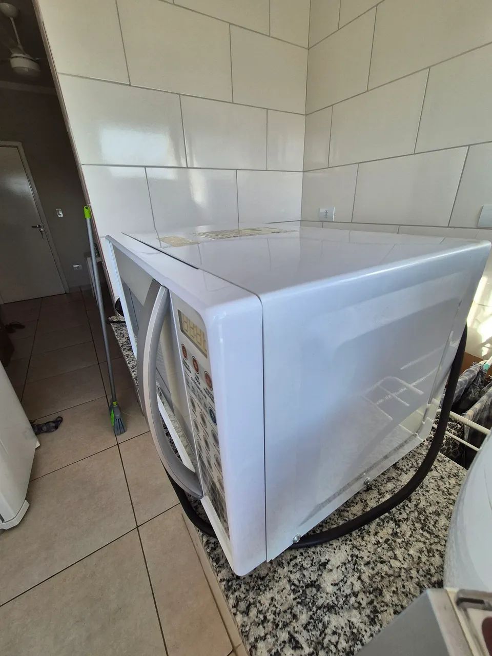 Micro-ondas Electrolux 20 l branco,  com função tira odor, e descongelar  - Foto 6