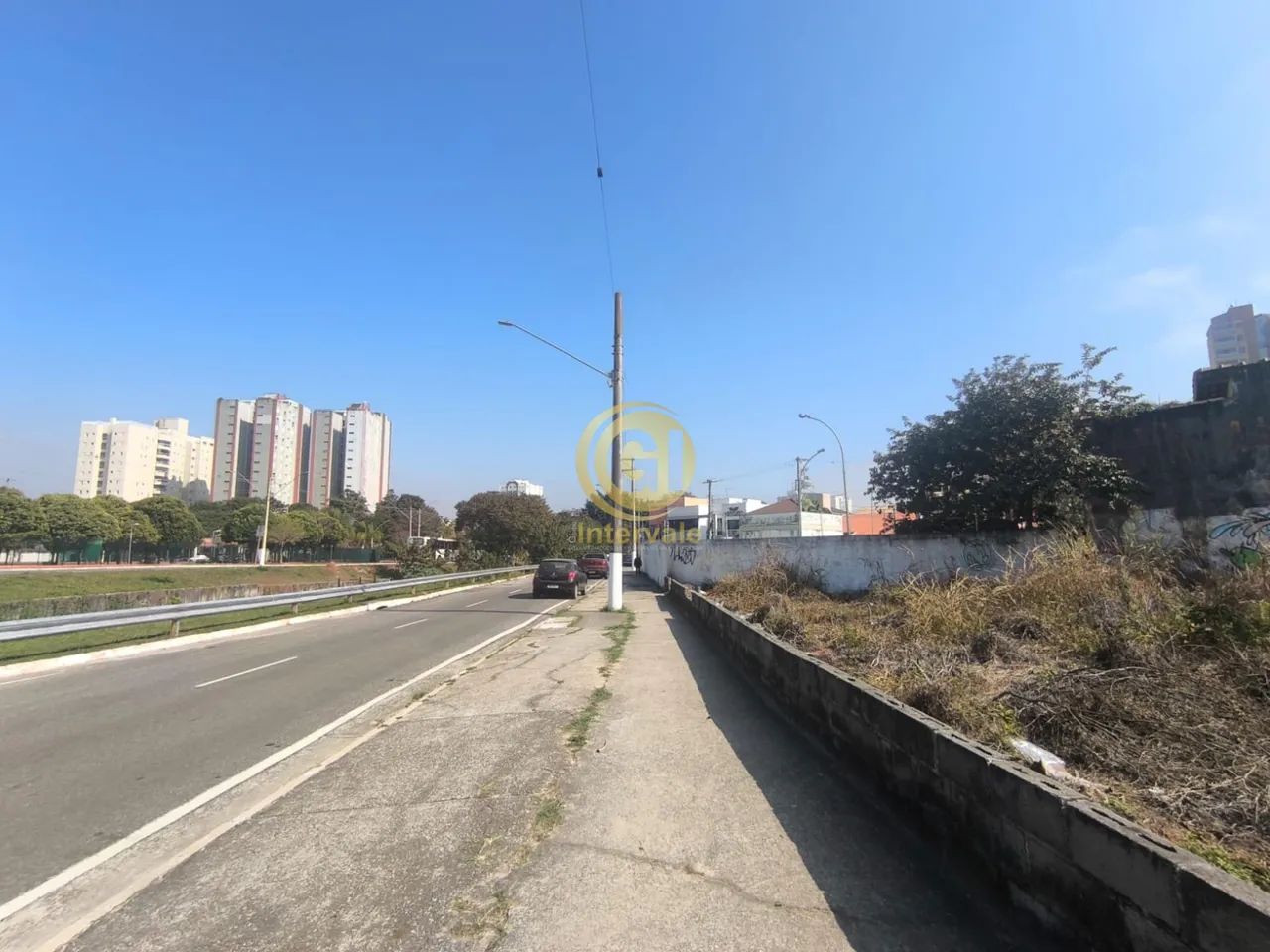 TERRENO DISPONIVEL PARA LOCAÇÃO E VENDA NO CENTRO DE JACAREI-SP 500M²