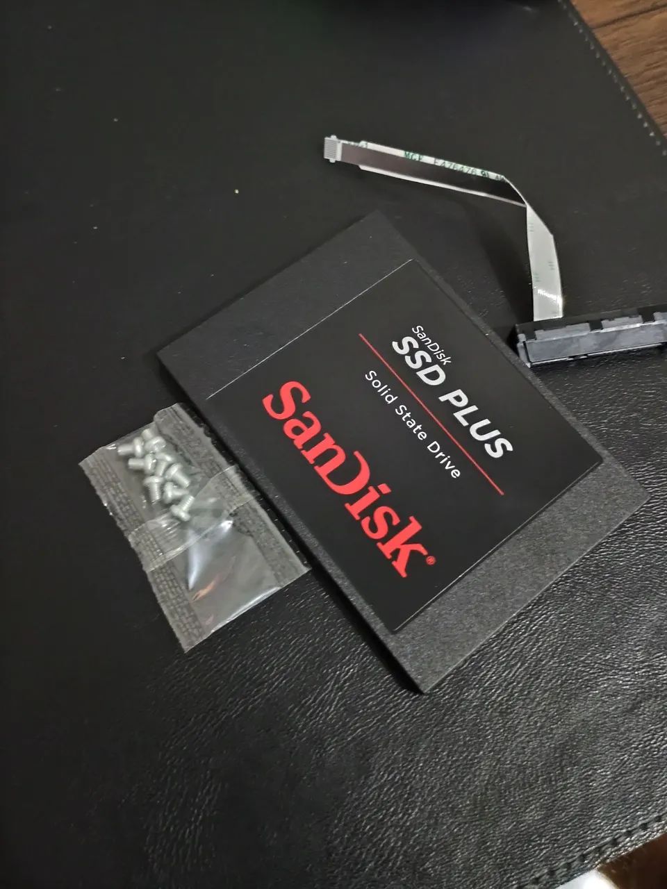 SSD SATA Sandisk Plus - 1TB, 2.5 - Novo (Leitura: 535MB/s e Gravação: 350MB/s)
