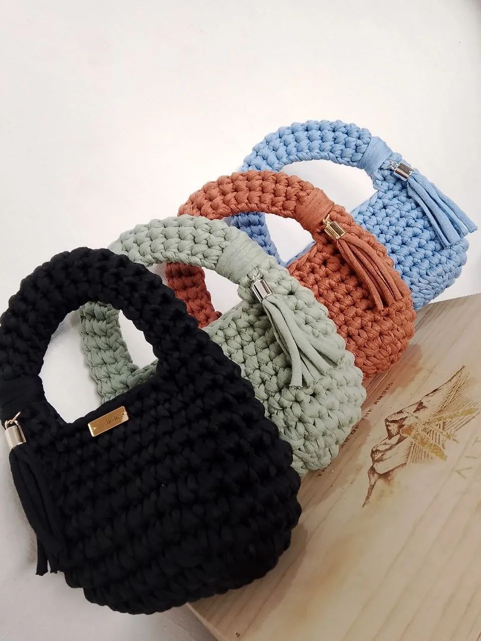 Bolsa mini gringa em crochê - moda artesanal  - Foto 2