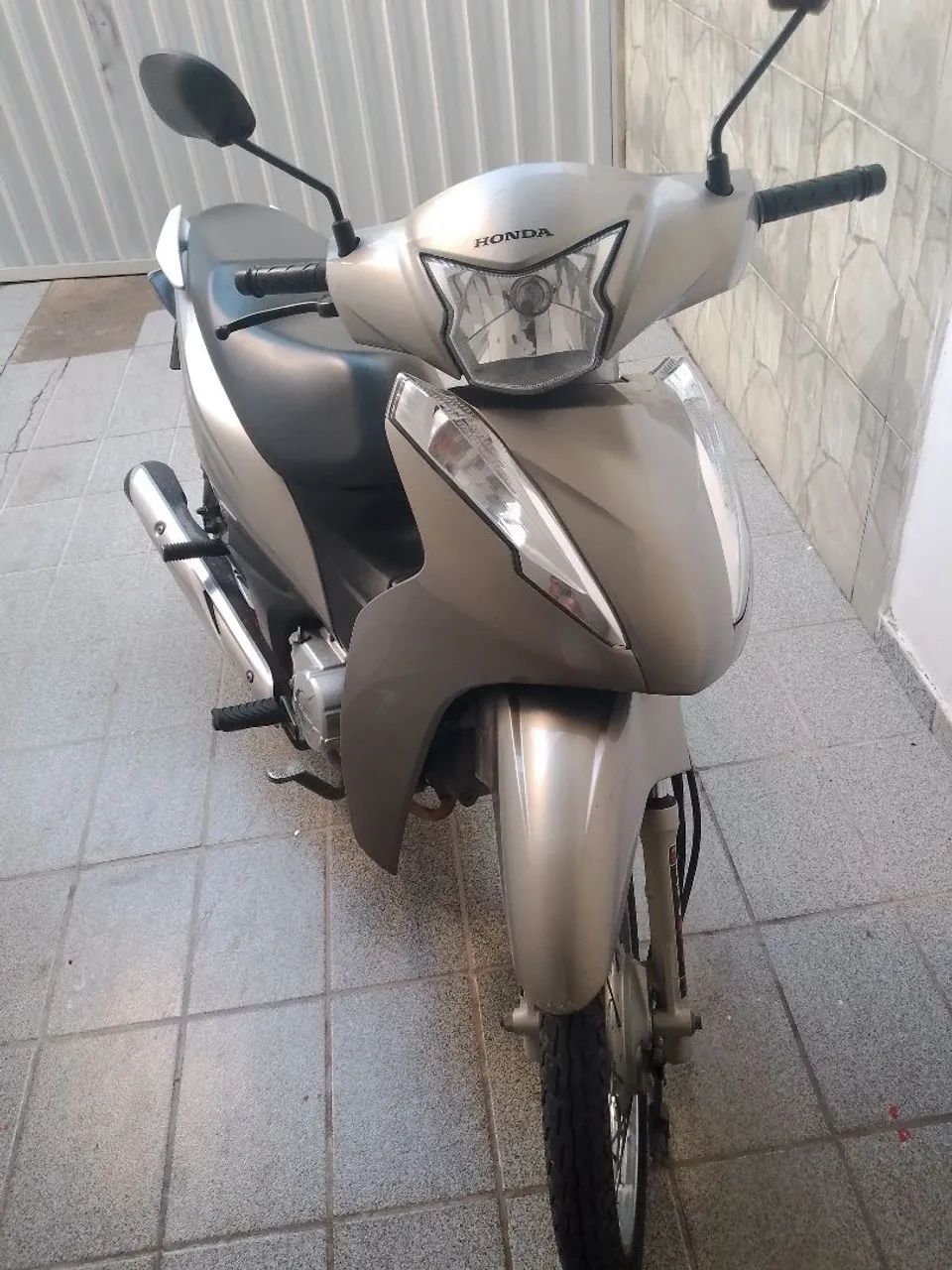 Moto toda revisada e só pega e andar 