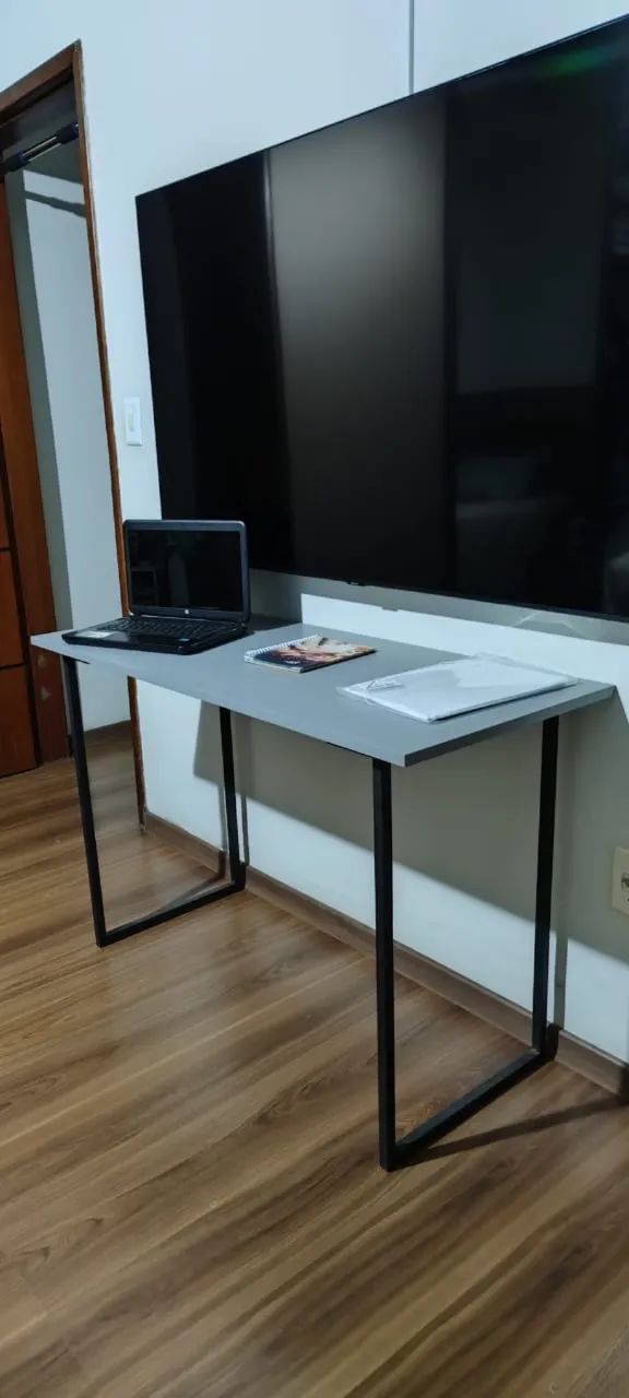 Mesa de trabalho/estudos.64302124933890121