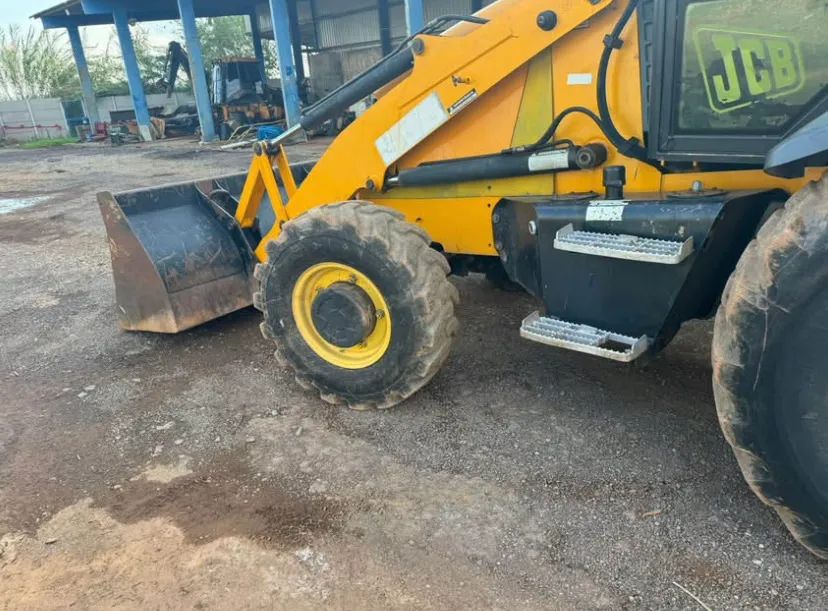 2015 RETROESCAVADEIRA JCB 4X4 - Foto 4