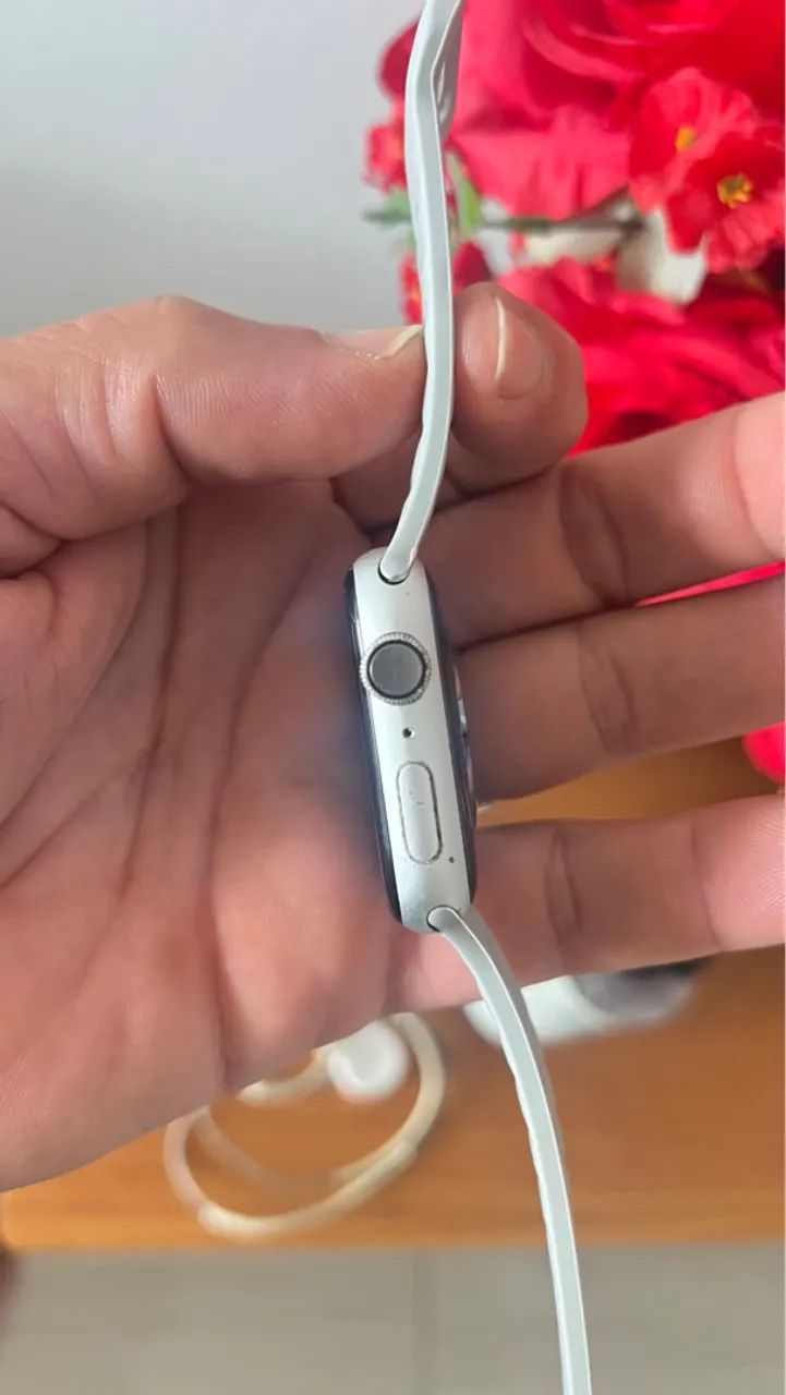 Apple Watch Série 4 44MM Touch não está muito bom mas usa normal - Foto 5