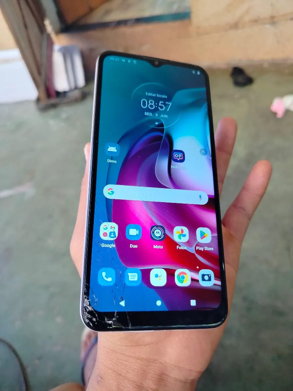 Vende-se esse celular tá com a tela trancada mais não interfere em nada