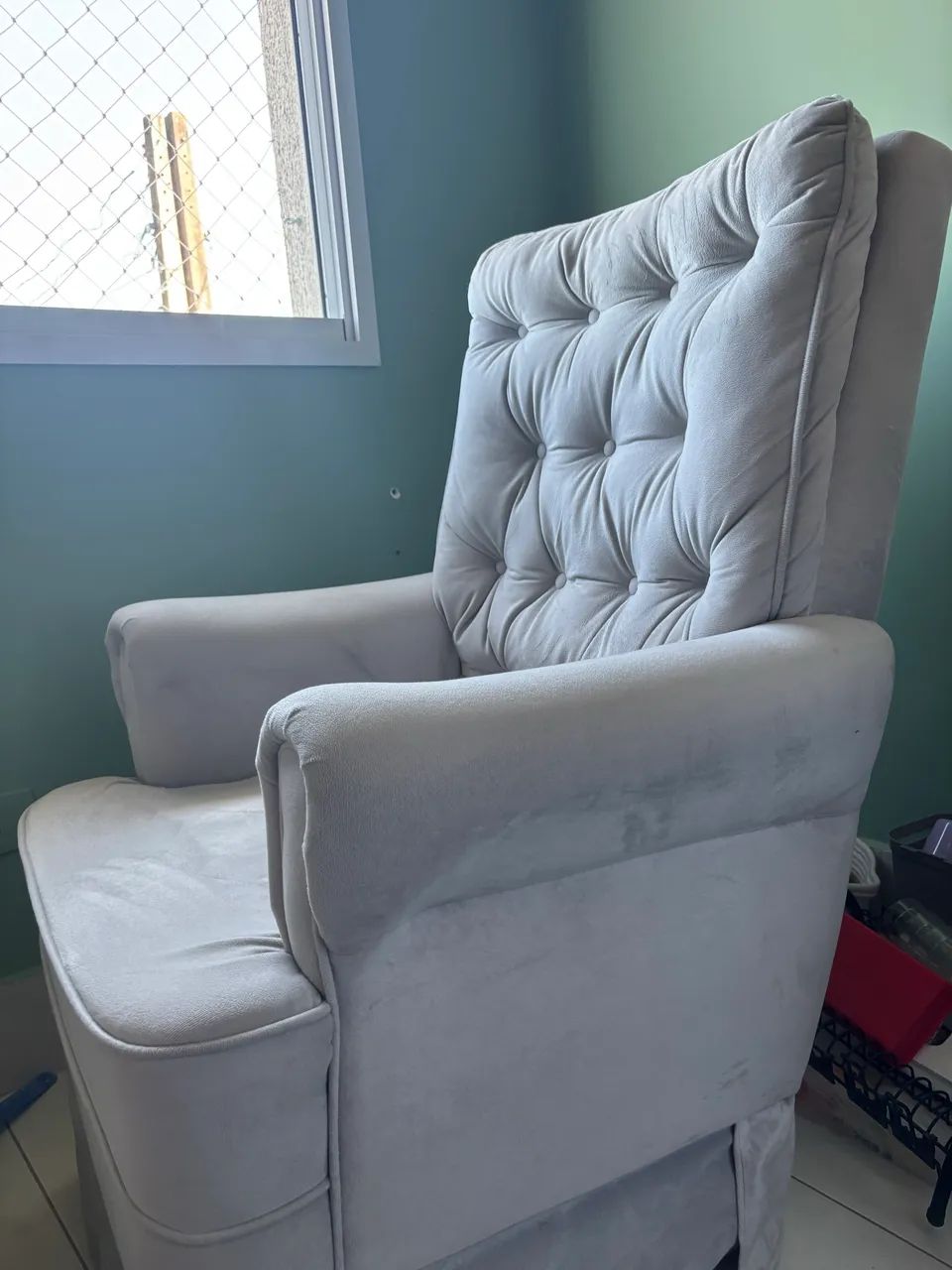 Poltrona de amamentação com puff (balanço)