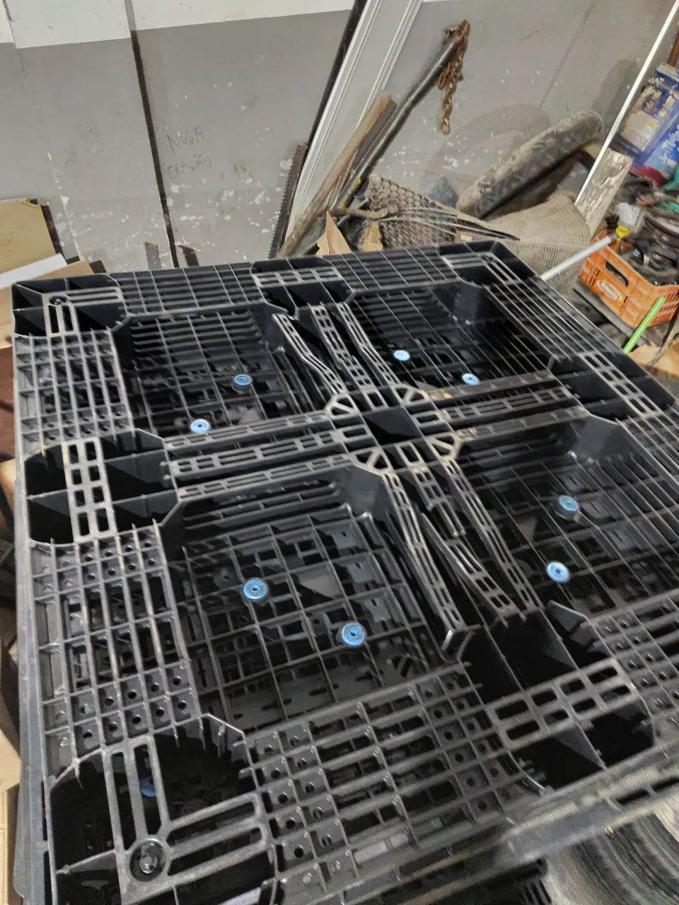 Vendo palets de plástico aceito oferta quero me desfazer logo - Foto 2