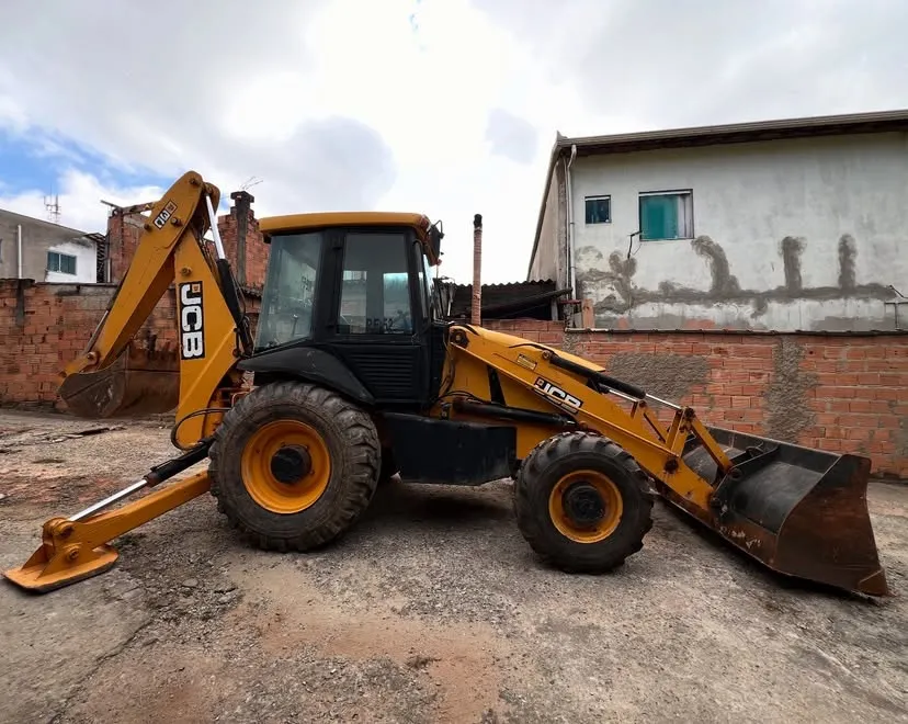 RETROESCAVADEIRA JCB 3C 2015 À VENDA