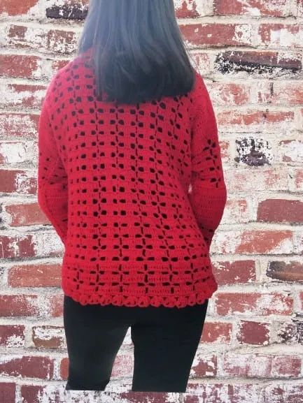 BLUSA COM ABERTURA FRONTAL EM CROCHE VERMELHO - Foto 2