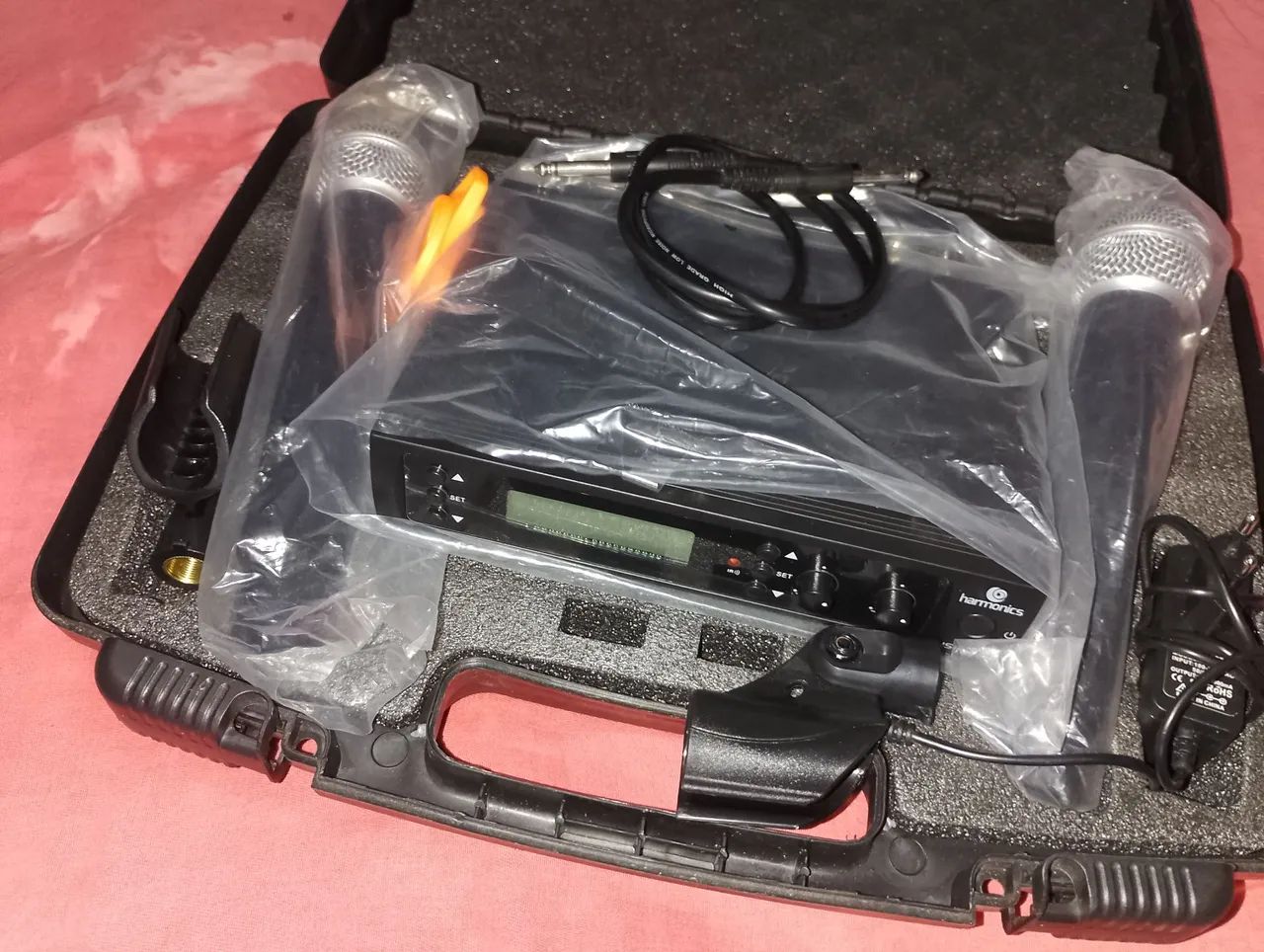 Microfone sem fio tudo certinho e meses de uso