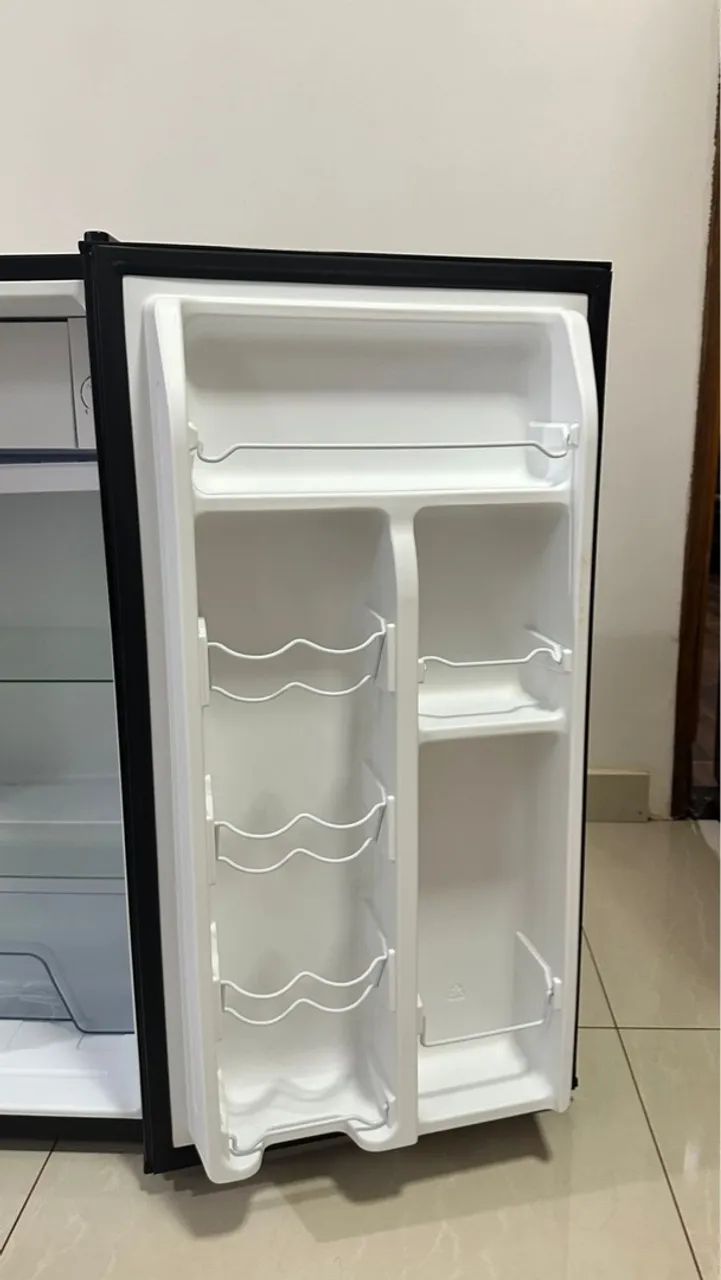Vendo Frigobar EOS 93L - Como novo - Foto 3