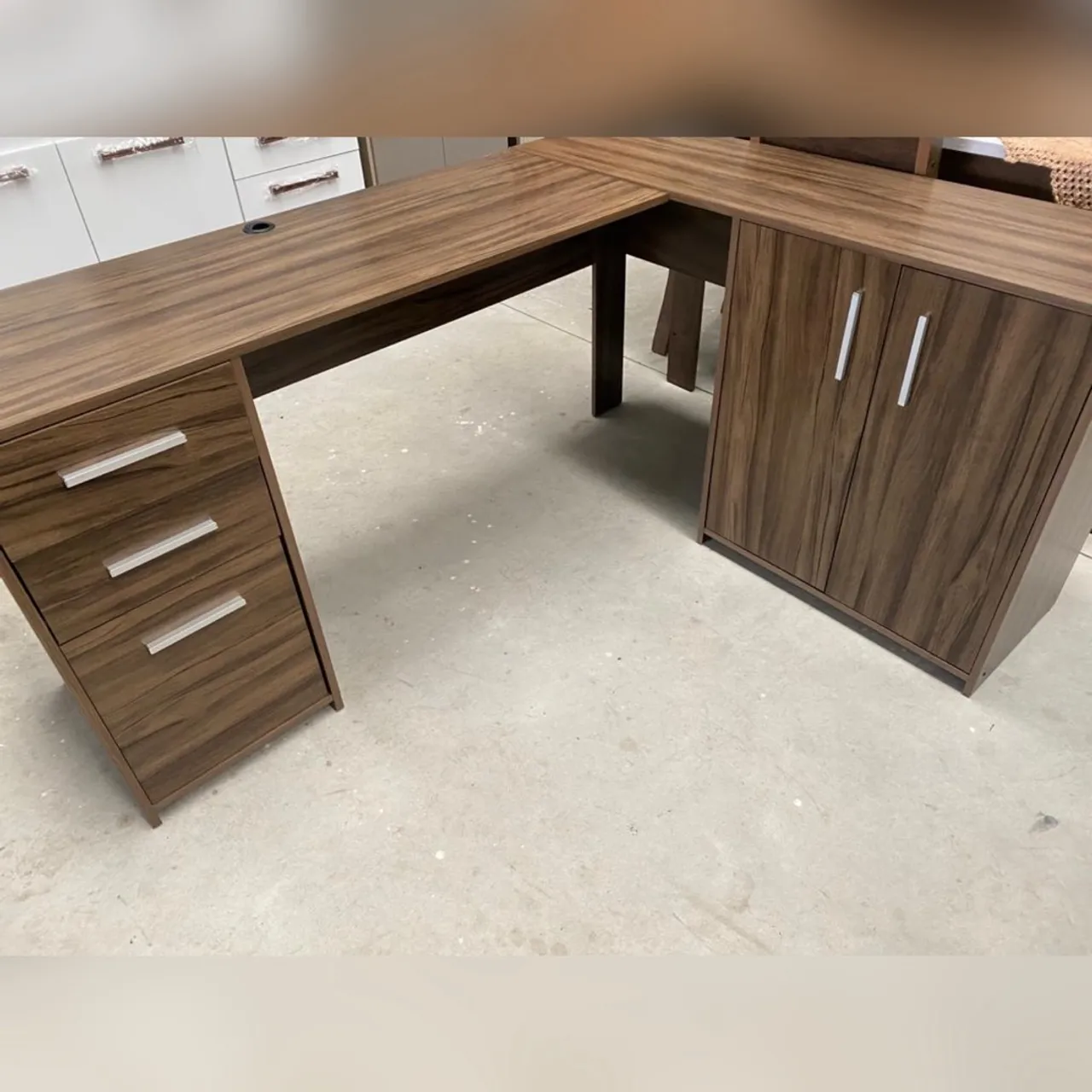 Escrivaninha para computador em L - entrego
