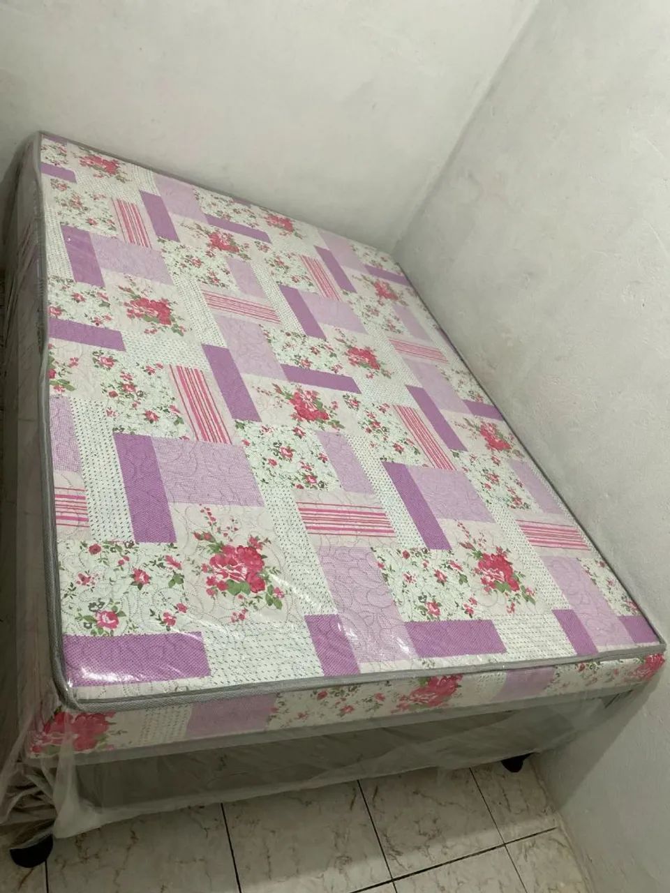 Cama Box Casal Floral com Colchão Espuma Novas