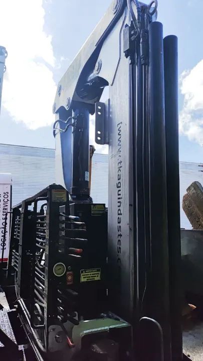 Guindaste de Braço Articulado para Obras