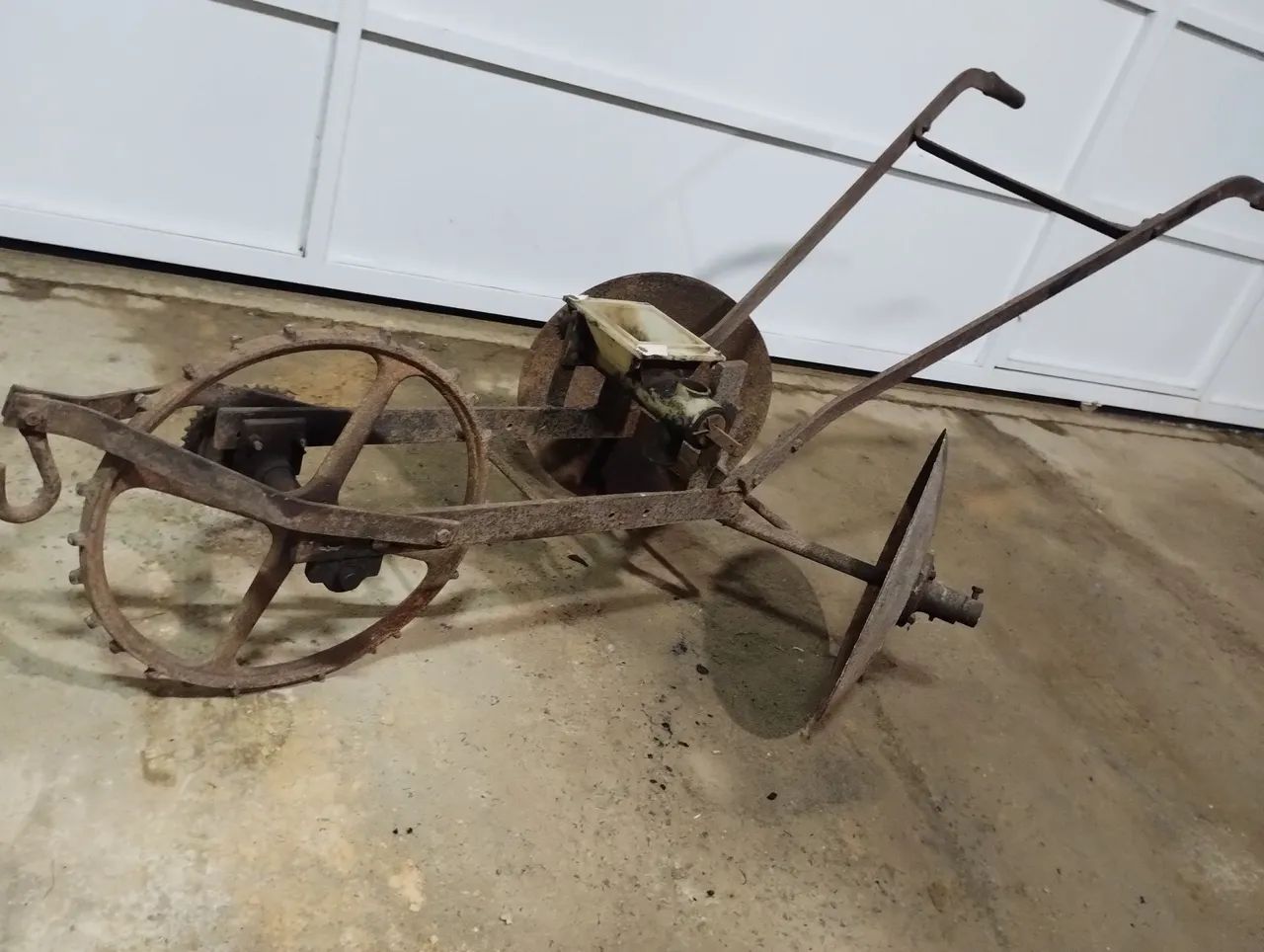 Semeadeira manual antiga - Foto 5