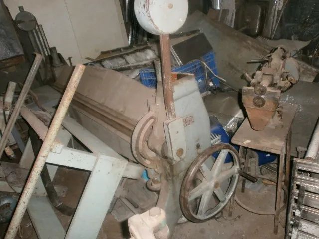dobradeira / viradeira  industrial - para funilaria - dobra chapa até 2 mt - aceit propost - Foto 3