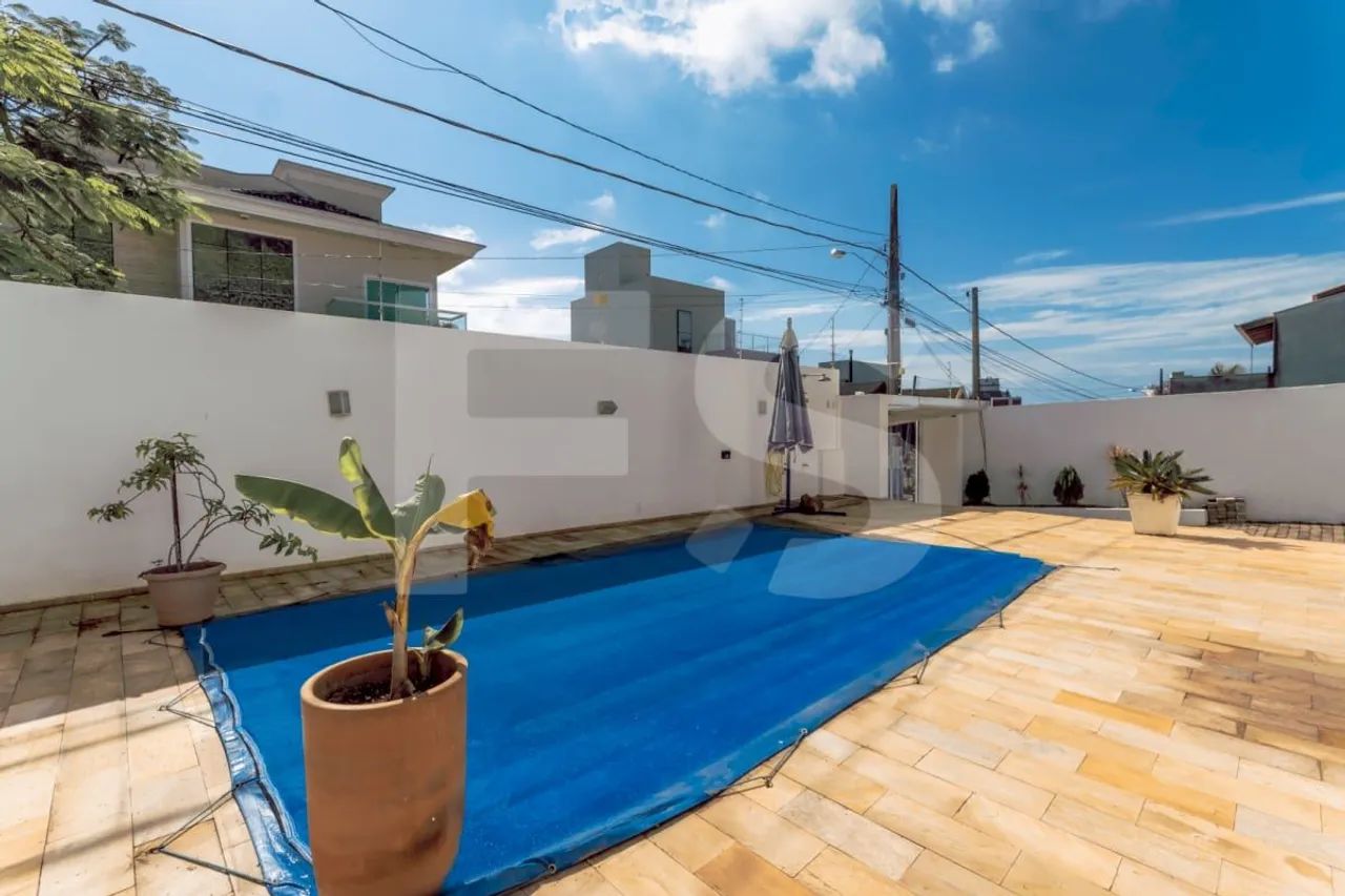 J- Casa de alto padrão sendo 04 dormitórios  na Praia dos Amores em Balneário Camboriú - Foto 4