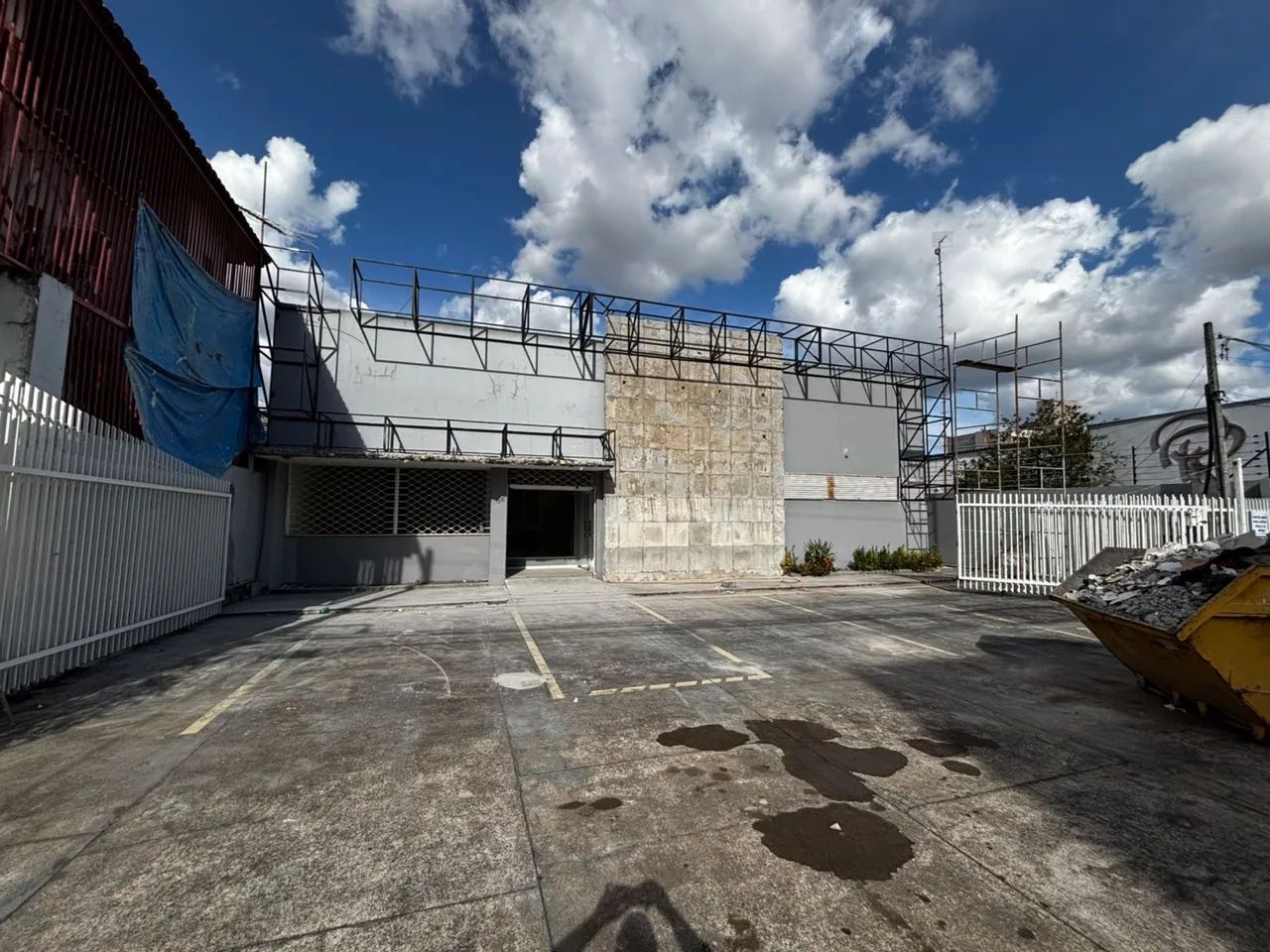 ALUGO PRÉDIO COMERCIAL NO CENTRO - Foto 2