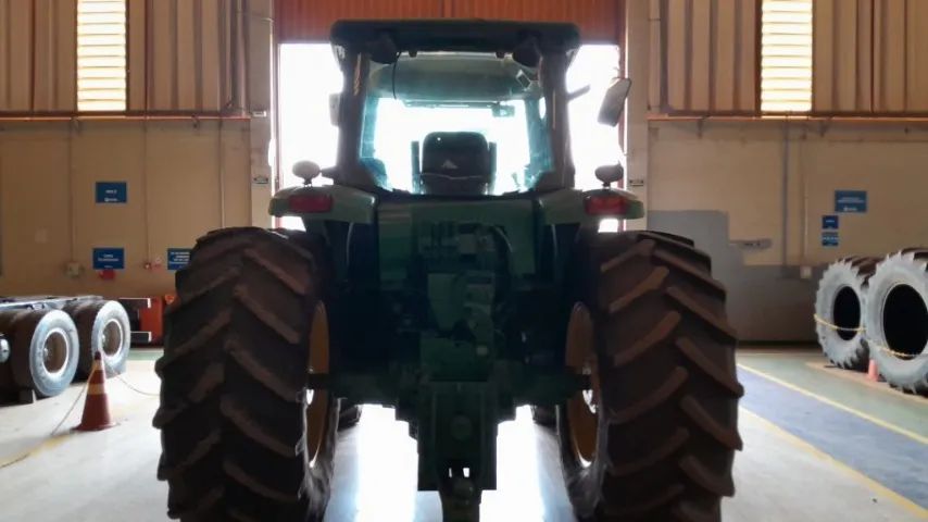 trator john deere 7210J ano 2015 - Foto 6