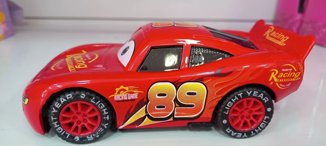 Relâmpago McQueen em metal  - Foto 2