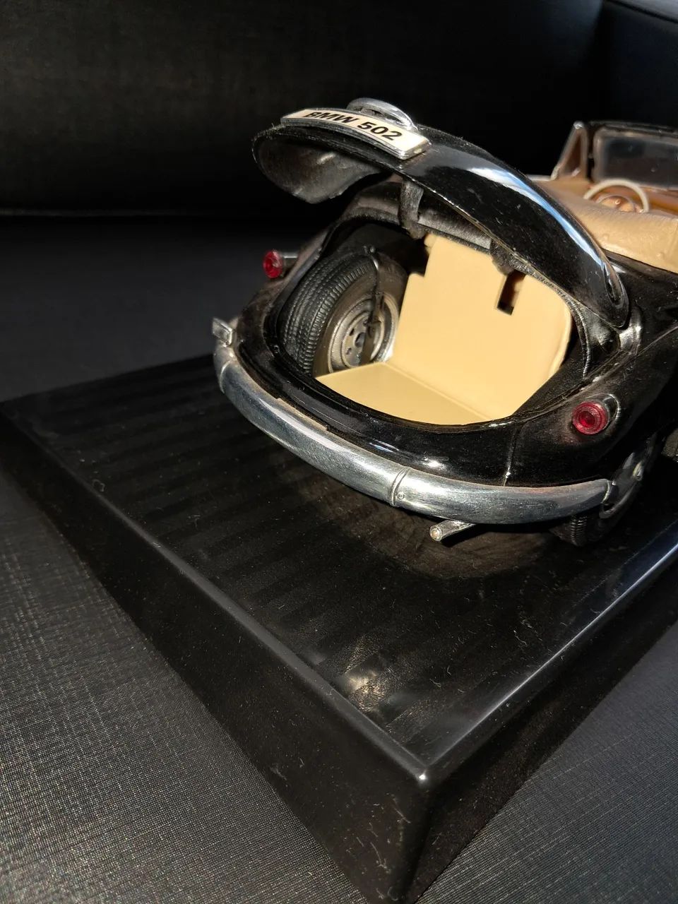 BMW 502 1955 - Escala 1/18 - Maisto - Foto 3