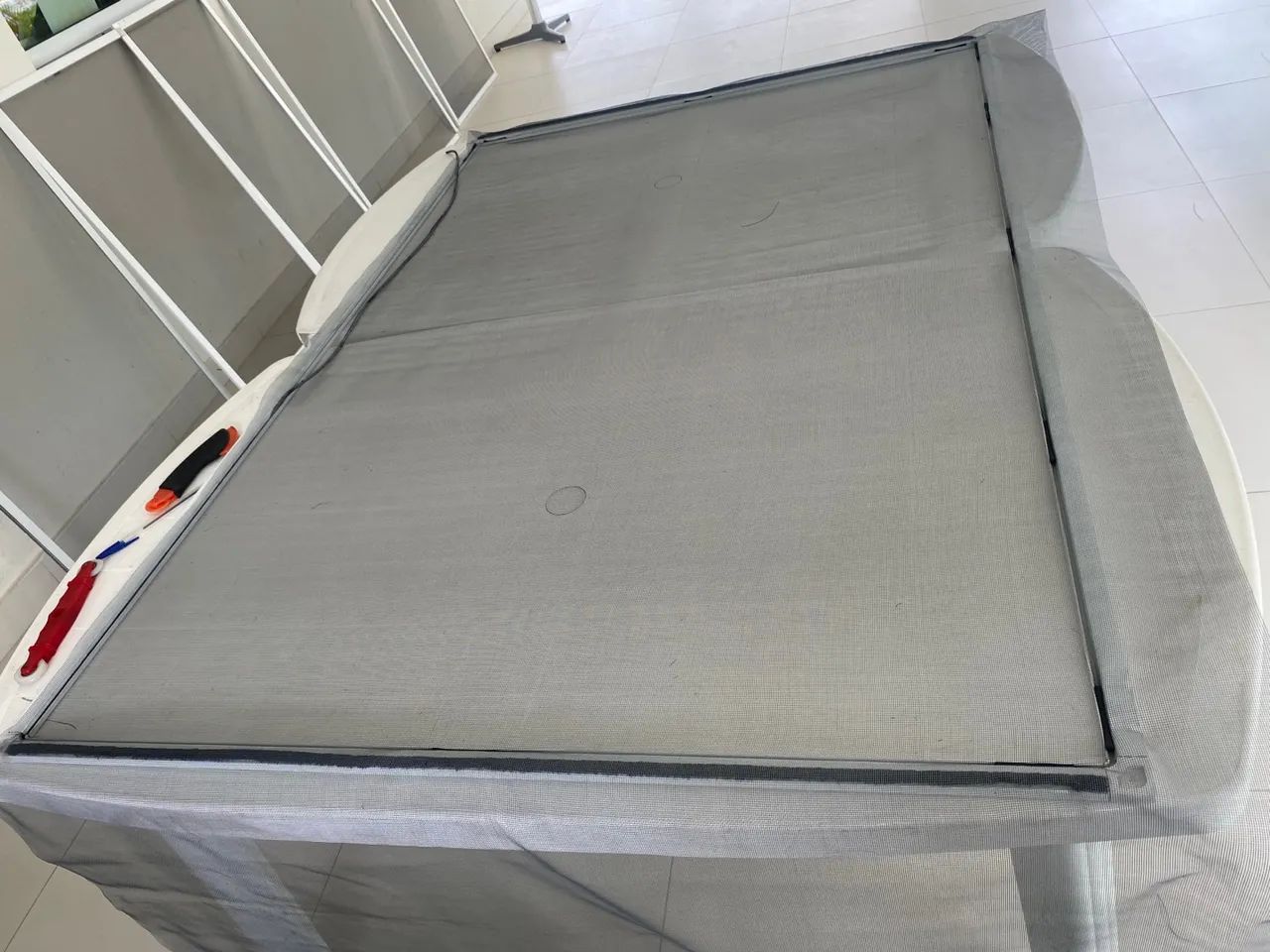 Tela mosquiteira para grade de ferro - tamanho 90cm x 210cm - Foto 5