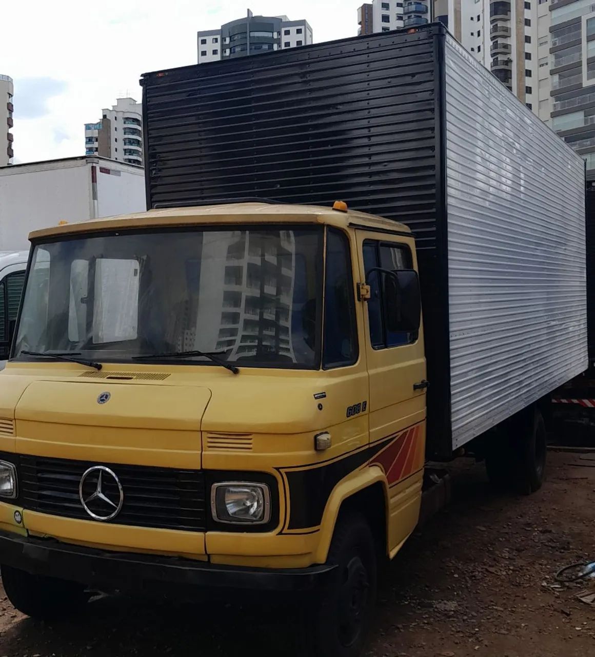 Mb 608 ano 86 bau longo 6mts 