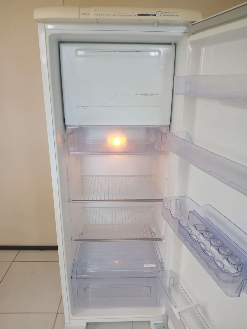 Geladeira Electrolux Frost Free - Foto 4