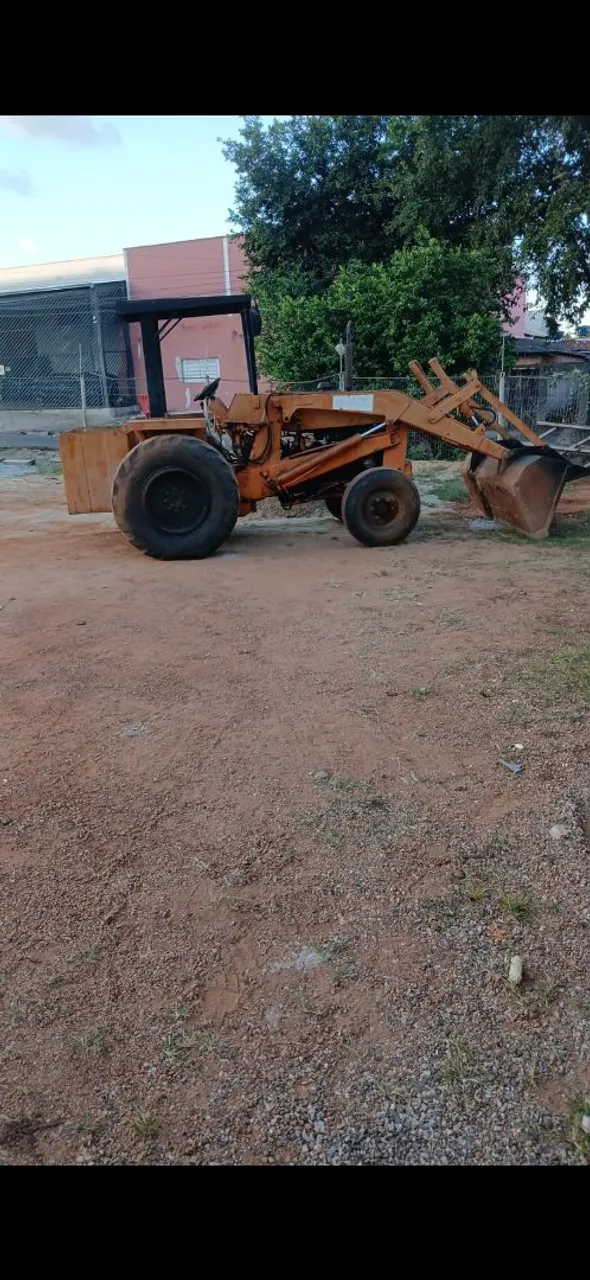 Trator com Carregadeira Frontal - Ideal para Obras e Terraplenagem