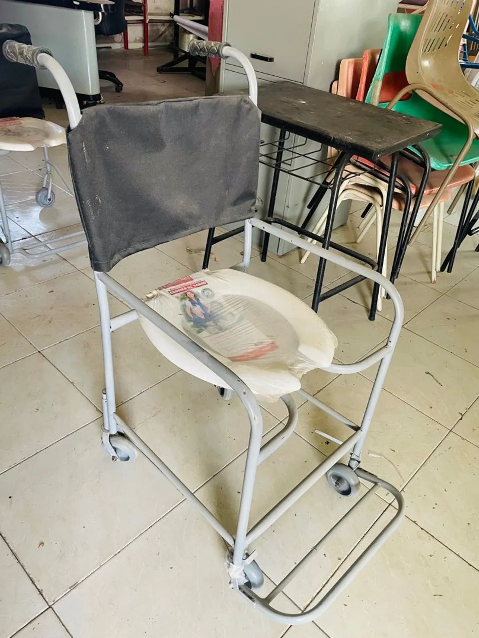 Cadeira de Banho - Ideal para Idosos e Pessoas com Mobilidade Reduzida - Foto 3