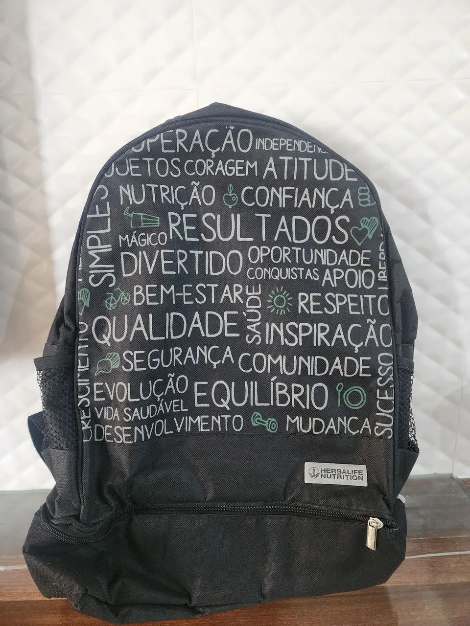 Mochila com compartimento térmico na base