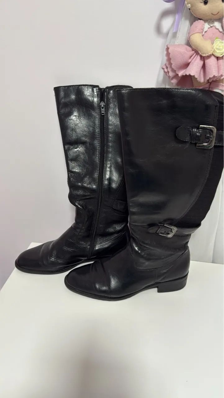 Botas de couro preta em ótimo estado - Foto 2