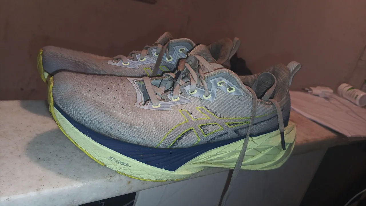 Tênis Asics cinza
