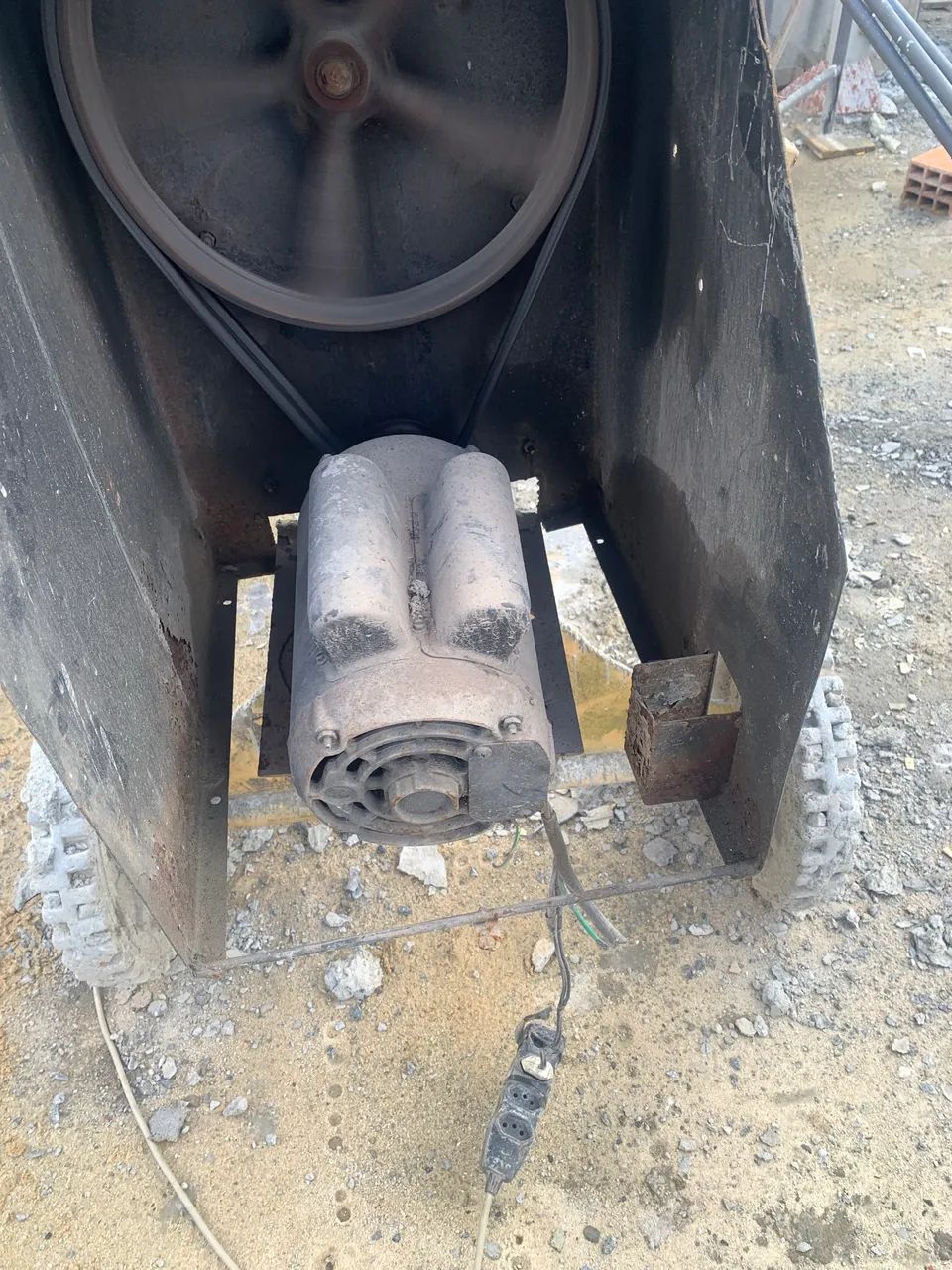 Vendo betoneira 400l  - Foto 4