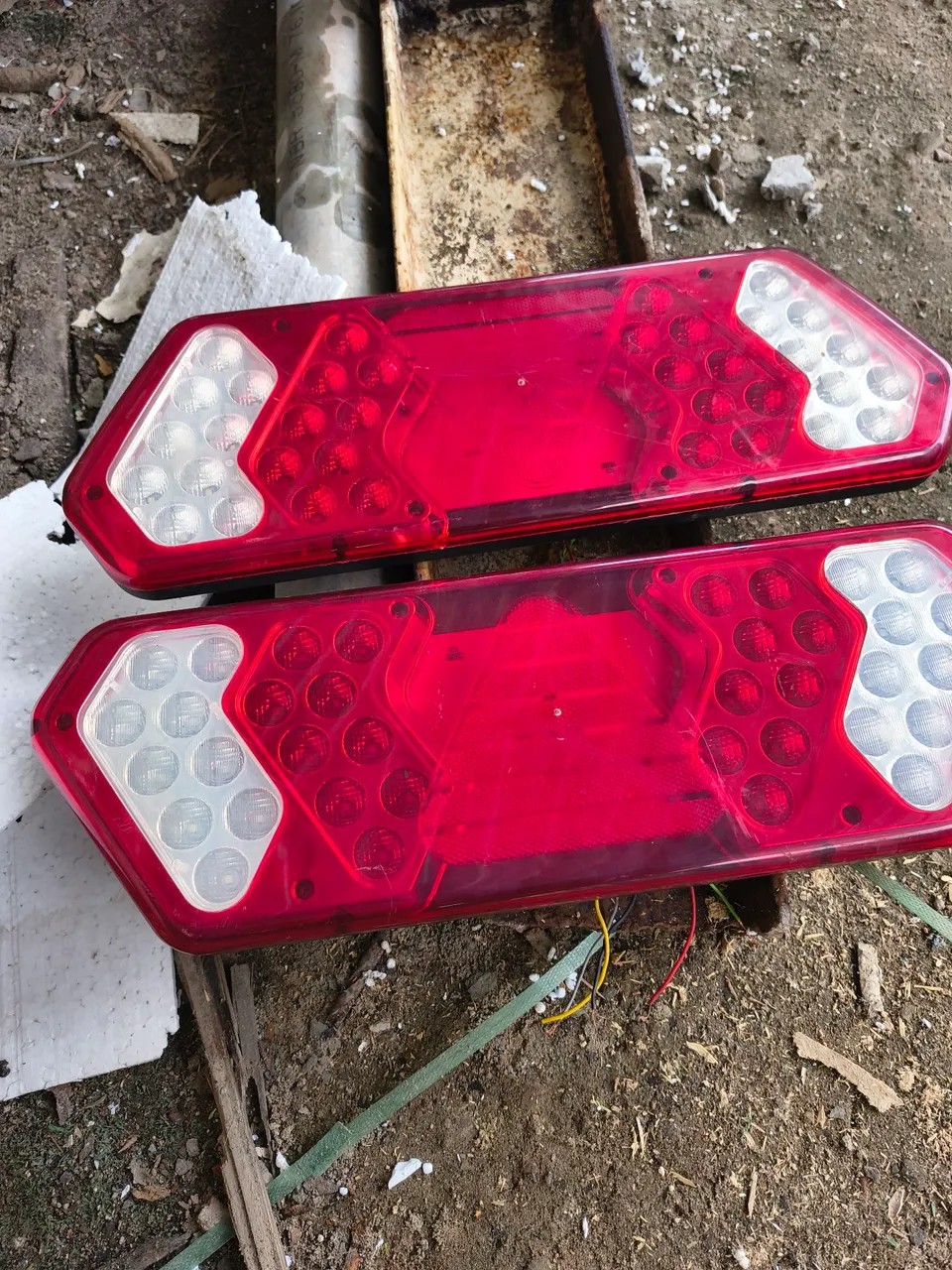 Lanternas Traseiras LED 24v para Caminhão