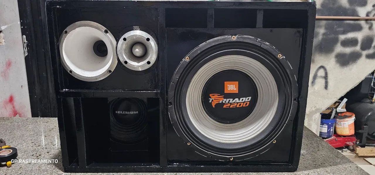 Caixa de Som para Carro - JBL Tornado 2200