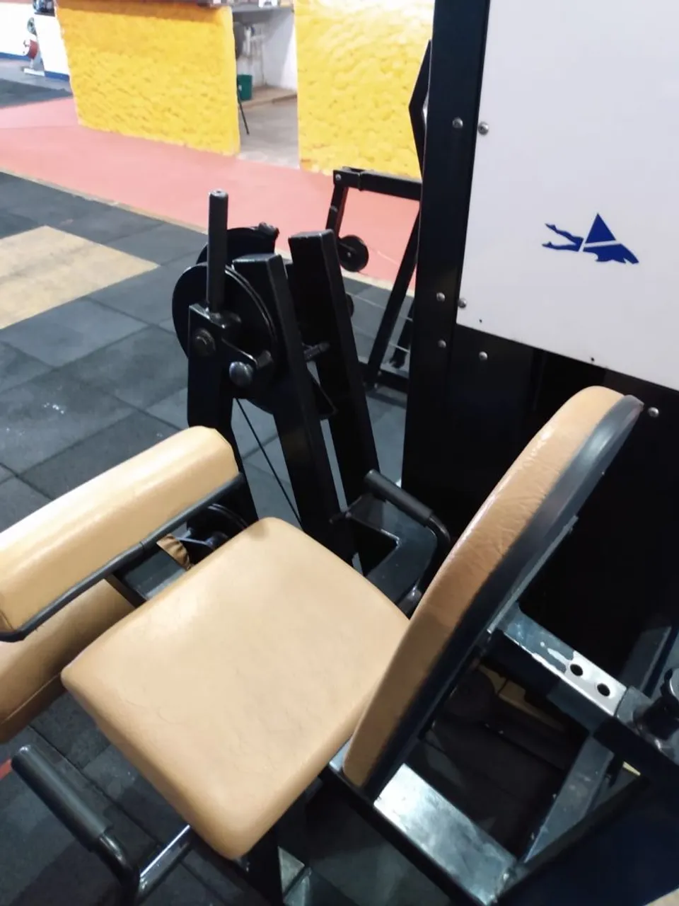 Aparelho de musculação para pernas