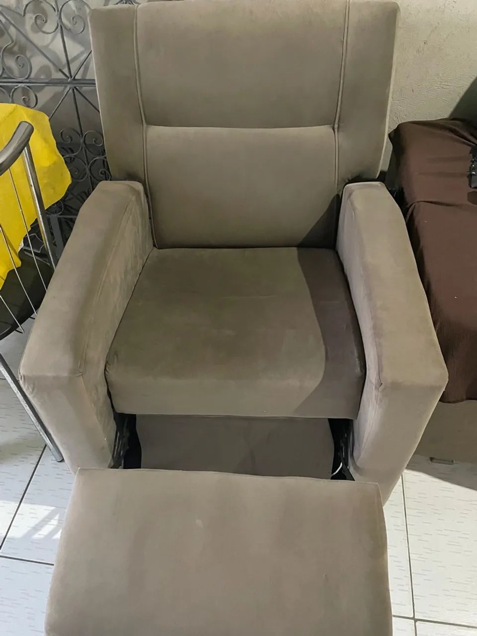 Poltrona Reclinável com Puff - Conforto e Elegância - Foto 2