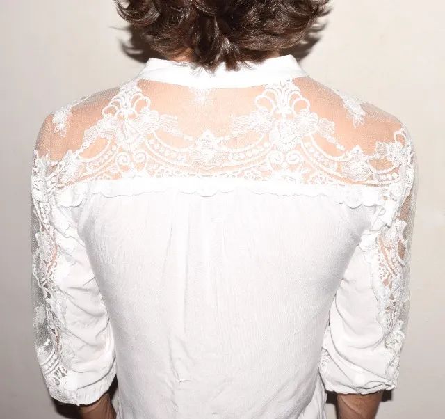 camisa branca com renda - tamanho p - Foto 4