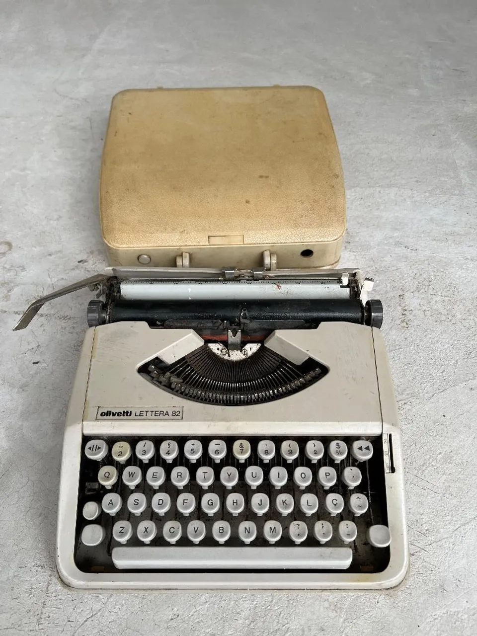 Máquina de Escrever Olivetti Lettera 82