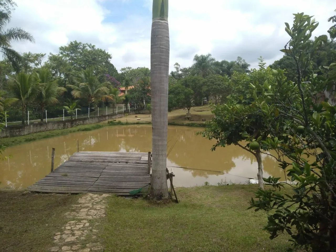 Linda Chácara, com lago particular e piscina - Foto 3