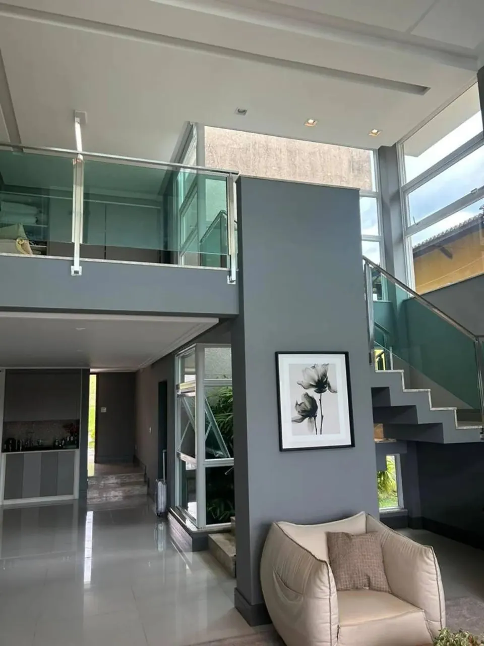 Casa no Alphaville Salvador 2 Para Alugar com 4/4, sendo 3 suítes.