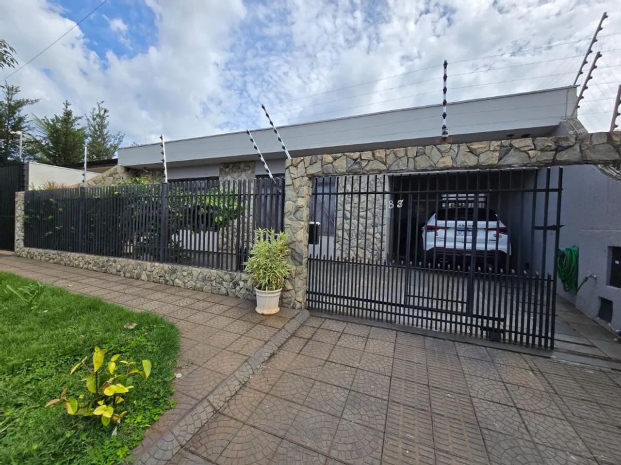 Casa à venda em Maringá, Parque Hortência, com 3 quartos, com 232 m²